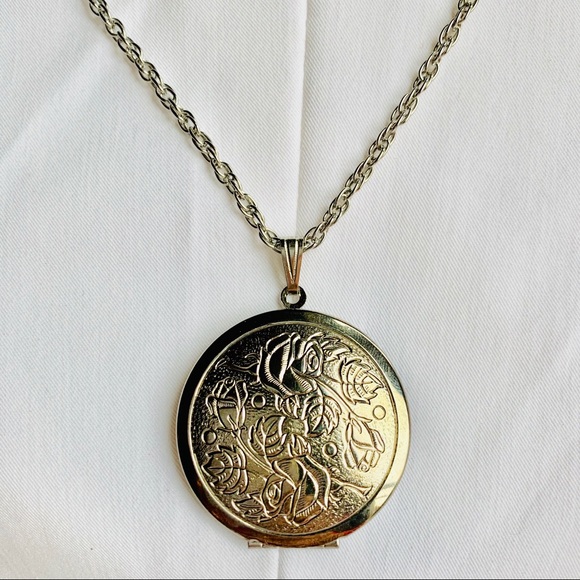 Jewelry - SILVER ANTIQUE STYLE LOCKET